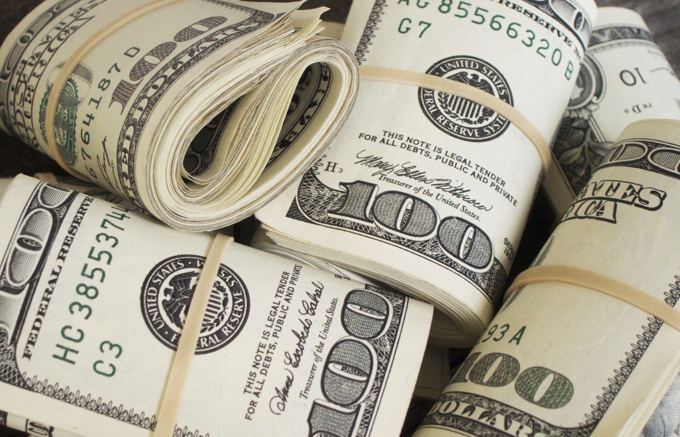 ¿Sabés cuántos dólares tienen los argentinos guardados?: ¡265 mil millones!
