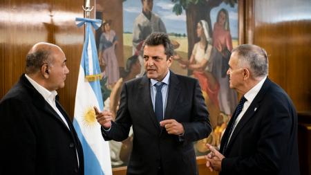 Massa llega a Tucumán para la asunción de Jaldo y arengar a los gobernadores de la región para el último empujón de cara al balotaje
