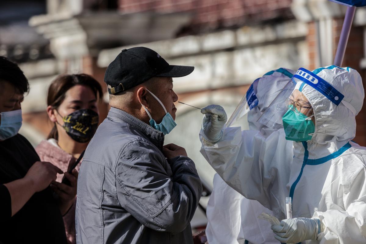 En el ojo de la tormenta nuevamente: La OMS entra en alerta por una enfermedad respiratoria que se propaga en China