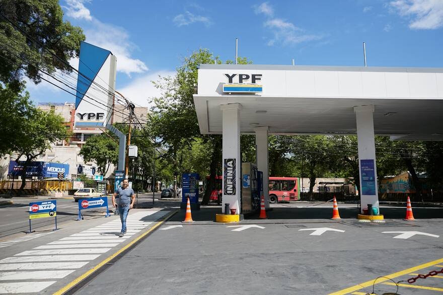 Aumenta el precio de los combustibles en las estaciones de servicio YPF de todas las provincias