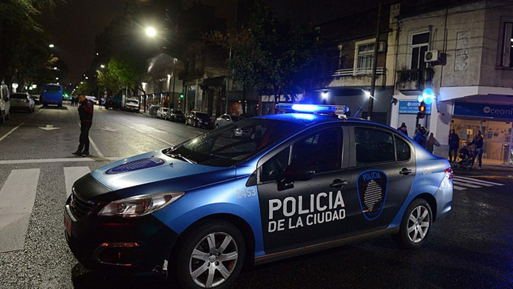 Impactante: con total frialdad una mujer apuñaló y mató a su pareja en la vía pública en el barrio porteño de Belgrano
