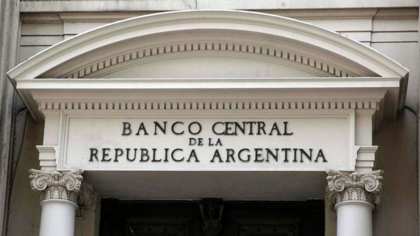 El Banco Central decidió bajar fuerte la tasa en pesos
