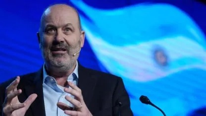 A diferencia de los feudos provinciales, el Gobierno Nacional busca reducir la planta estatal para 2026