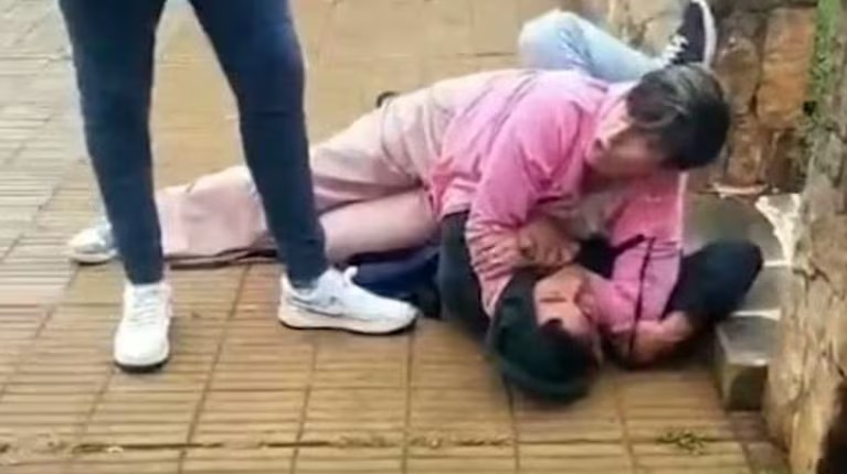 Ladrón sorprendido: quería robar un kiosco y una enfermera logró impedirlo con una toma de karate que lo dejó inmovilizado
