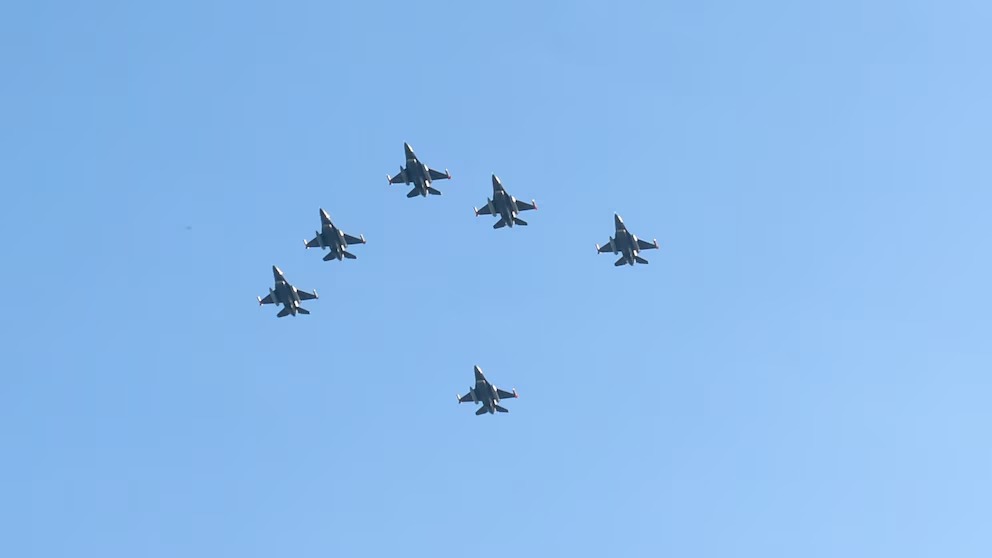 El Presidente Milei resaltó la llegada de los aviones F-16 a la Argentina: “Es un día histórico para el país”