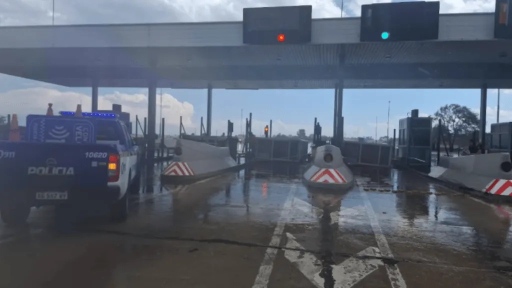 Córdoba: un temporal volteó una cabina de peaje y murió un trabajador