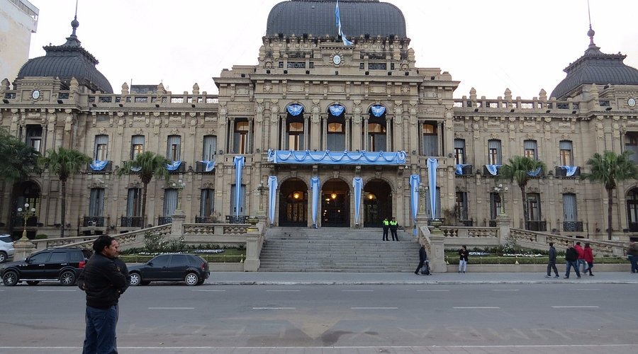 El llamativo 4%: poco más de 200 cargos se llevarían una tajada millonaria del presupuesto tucumano