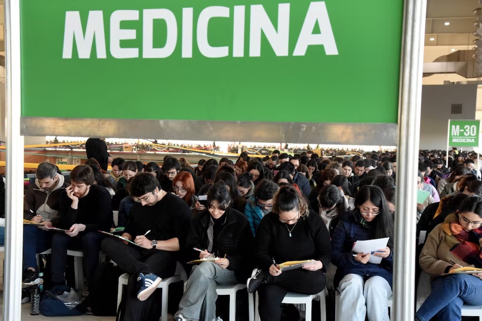 Aprobaron un nuevo reglamento para las residencias médicas nacionales: cuáles son los cambios