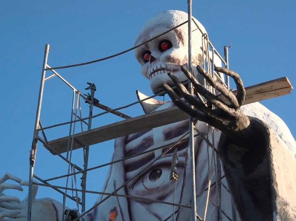 Misterio en La Banda: investigan la muerte del hombre que había construido una impactante estatua de San La Muerte