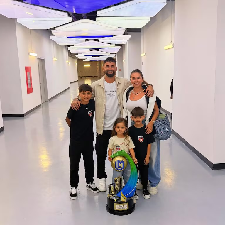 Desesperación en Venezuela: un futbolista argentino busca a su esposa y a sus hijos tras el derrumbe del edificio donde vivían