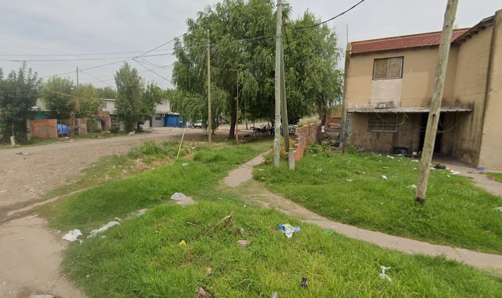 Rescatan a una mujer encerrada por su pareja mientras sus hijos lloraban en la vereda