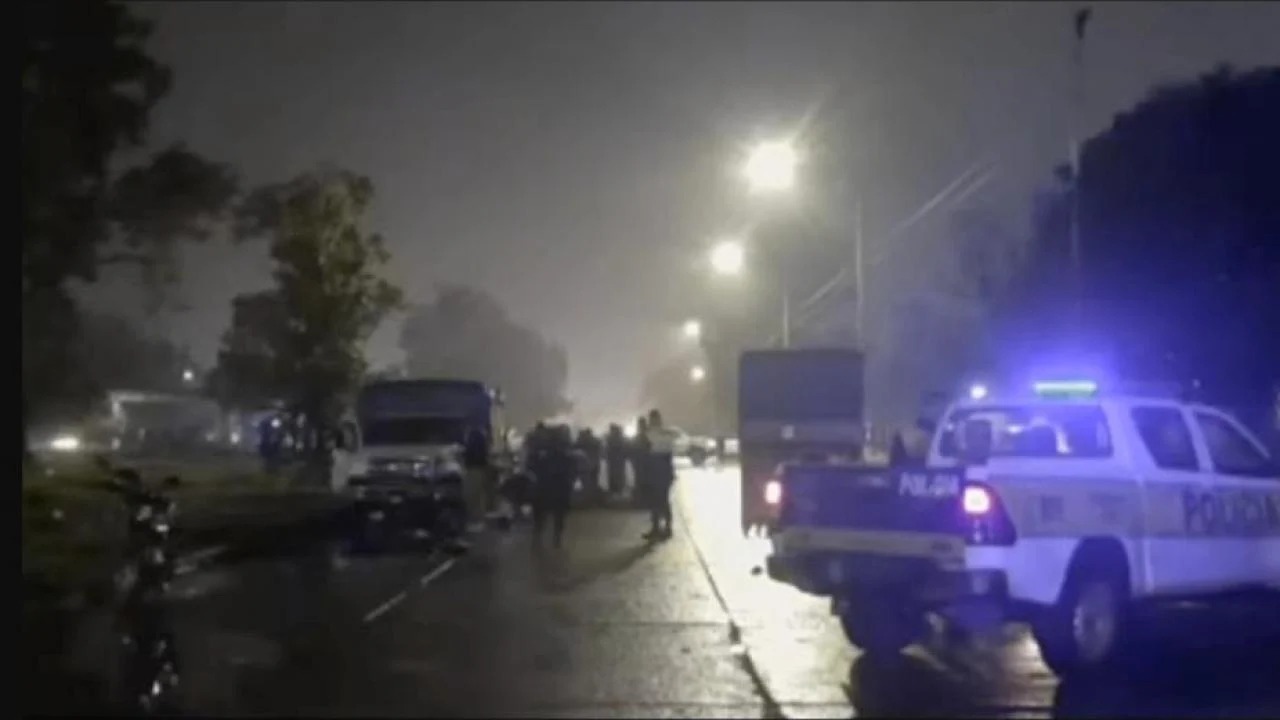 Trágico accidente en Tucumán: un padre y su hija murieron al chocar su moto contra un camión en la zona del Mercofrut