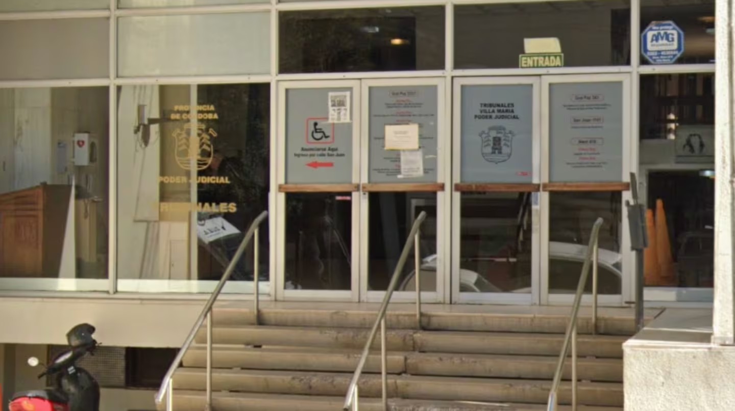 Un profesor de filosofía invitó a una alumna a su casa y abusó de ella: fue condenado a seis años de prisión