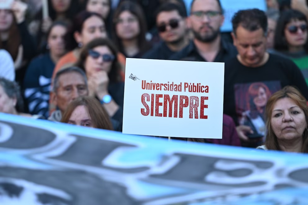 El Gobierno y las universidades sellaron un acuerdo salarial y presupuestario