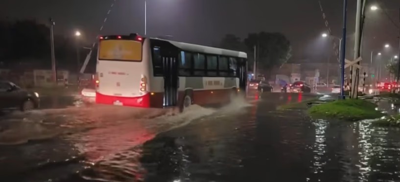 SM de Tucumán: preocupación por la acumulación de agua en Avenida Siria y Perú tras las lloviznas