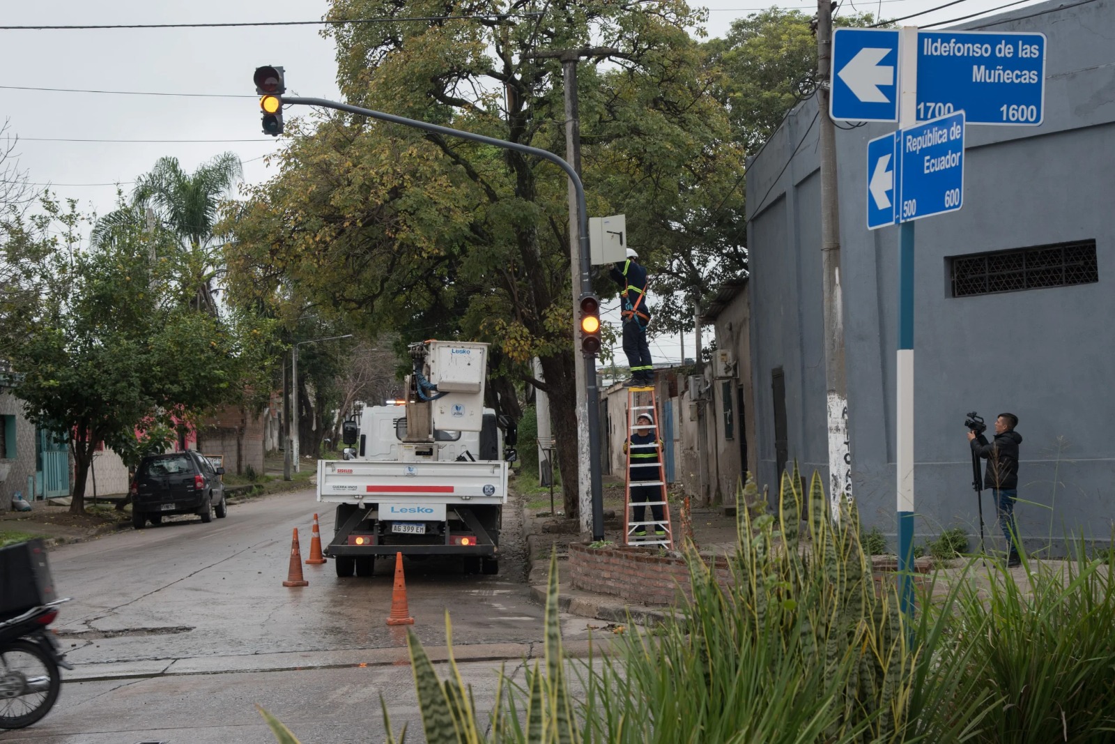 La capital tucumana suma cuatro nuevos semáforos que refuerzan la seguridad vial en la zona norte