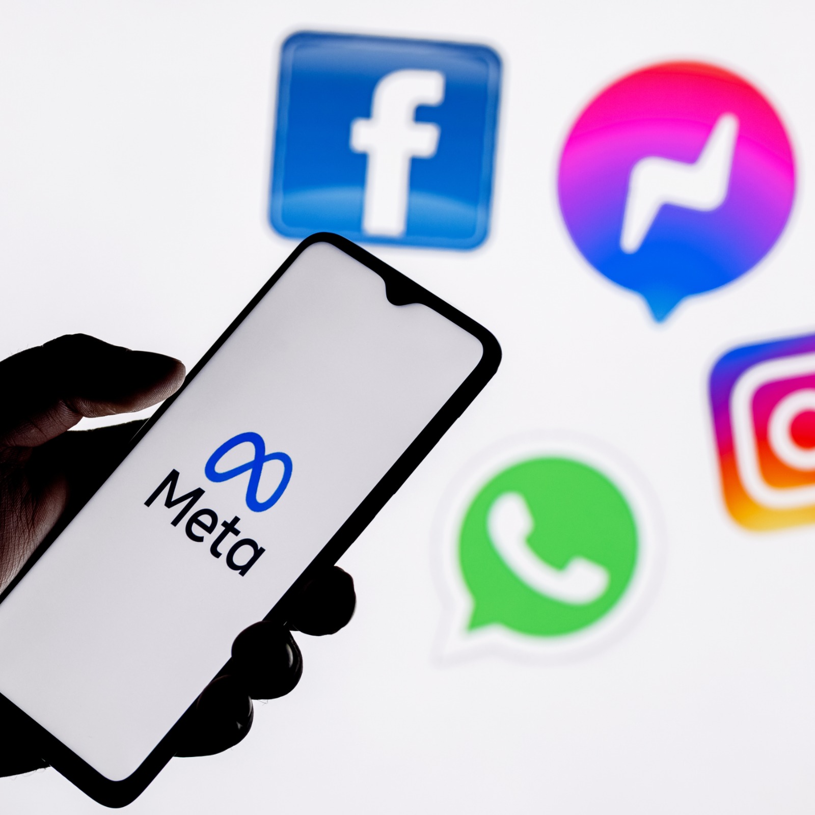 META volvió a reportar fallas: cayeron Facebook, Instagram y WhatsApp esta tarde