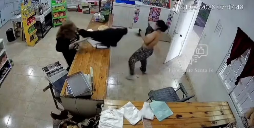 Insólito: intentó robar en un local, quedó semidesnuda tras un forcejeo y volvió para exigir que borren las cámaras