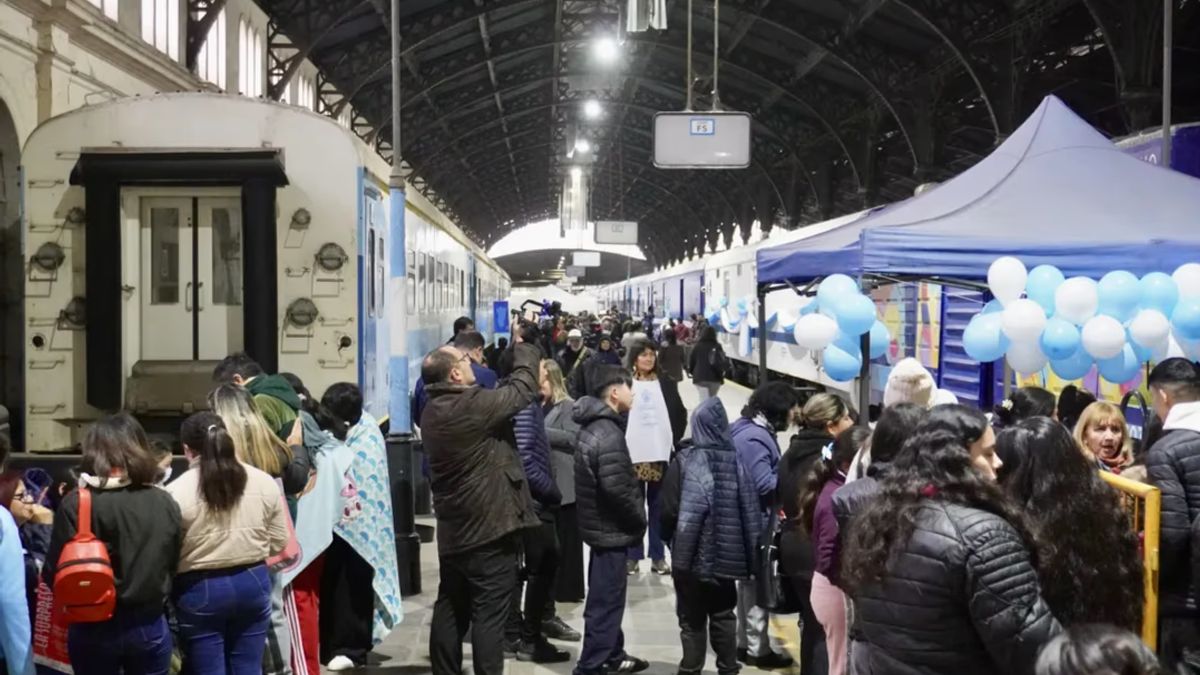 El tren sociosanitario 9 de Julio llegó a Colombres: atención médica gratuita y entrega de anteojos en el acto