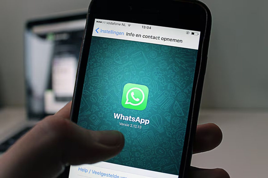WhatsApp suma una pausa de seguridad de 10 segundos ante mensajes de desconocidos