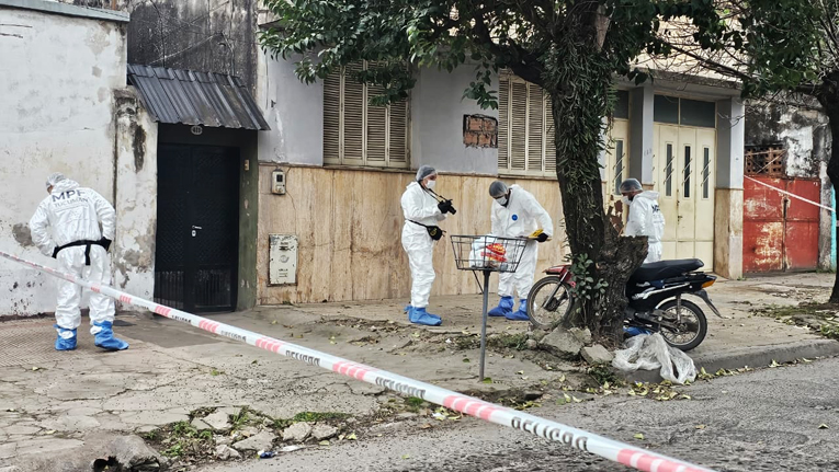 Misterio en Tucumán: chocó contra un árbol, descubrieron que tenía un balazo y murió en el hospital
