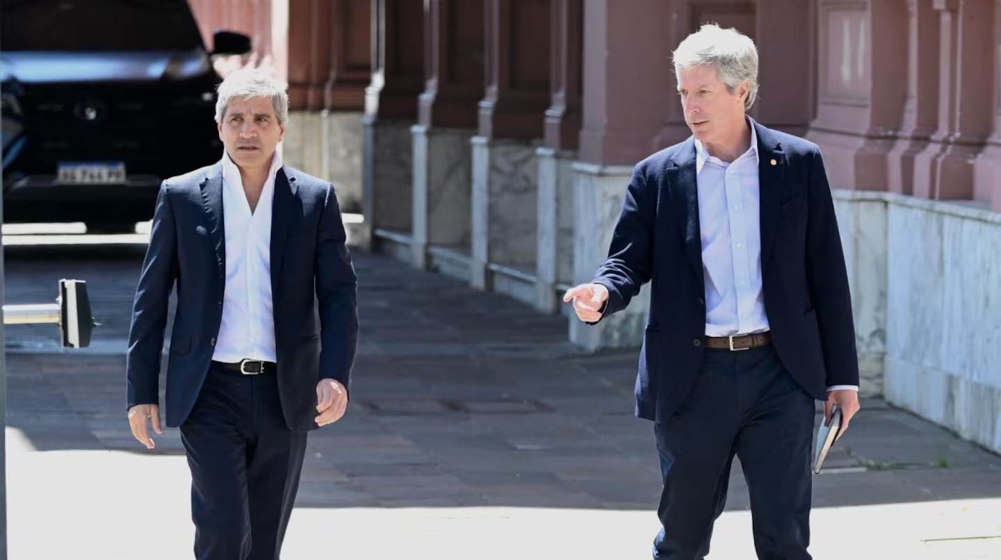 Luis Caputo presenta hoy el plan para afrontar los pagos de deuda hasta fines de 2027