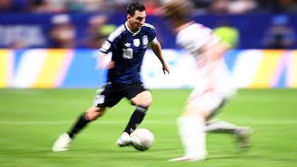 Un pase quirúrgico y un centro preciso desde la derecha: las dos asistencias de Messi para la remontada histórica ante Inglaterra