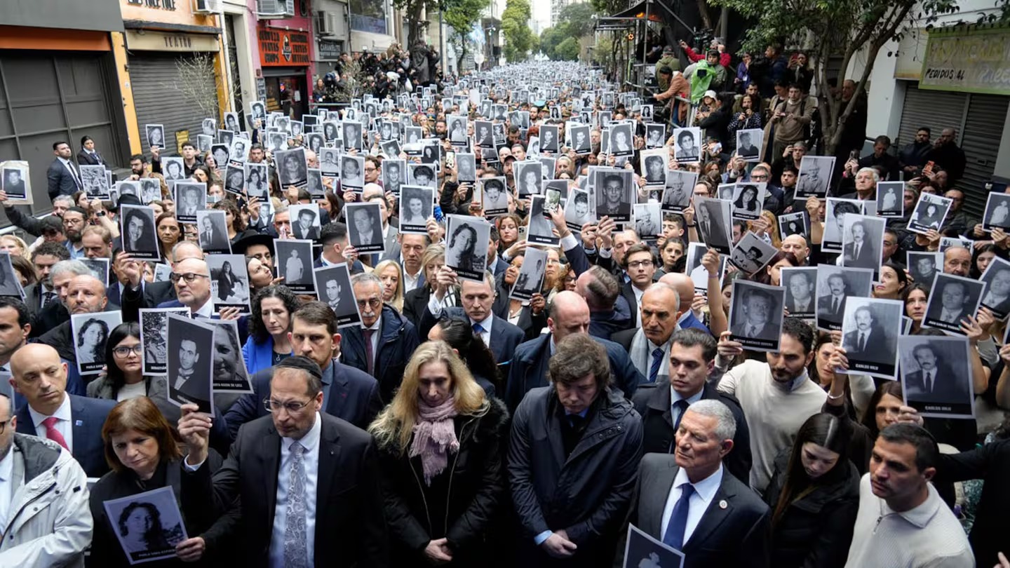 Acto por los 32 años del atentado a la AMIA: “Es incomprensible esta lentitud” reclamaron