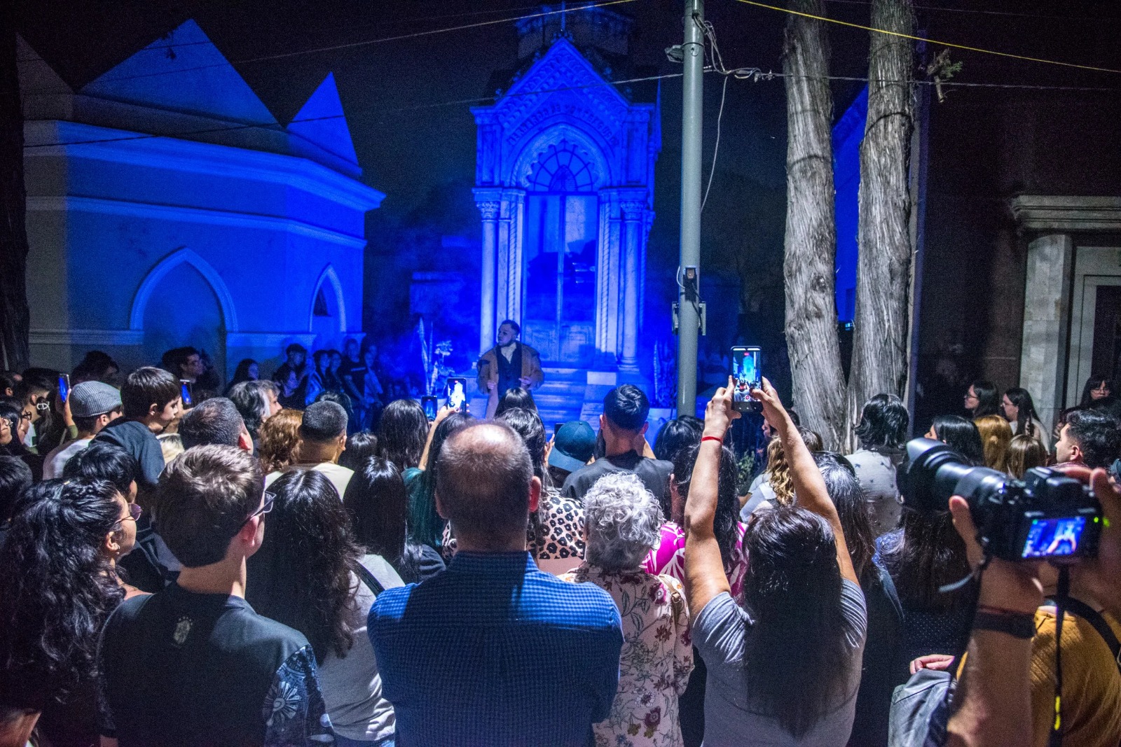 SM de Tucumán: una multitud disfrutó de la visita teatralizada nocturna en el Cementerio del Oeste