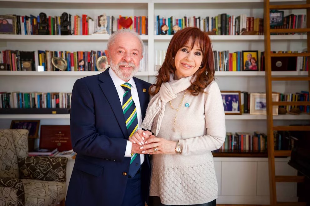 Cristina Kirchner contrató al abogado de Lula y escribió en medios internacionales que llevará su condena a la ONU