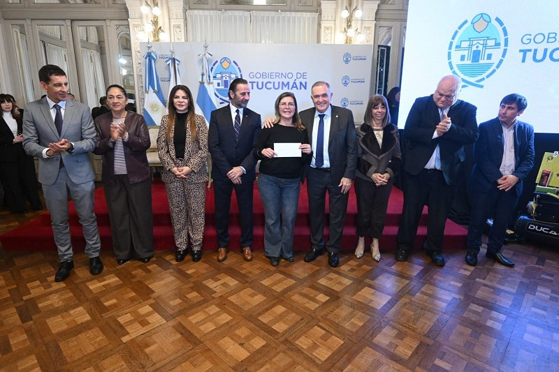Jaldo entregó herramientas y microcréditos para emprendedores tucumanos