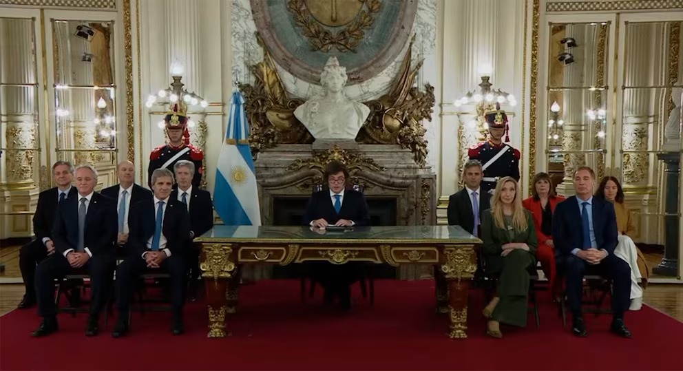El Presidente Milei presentó las reformas para el Banco Central: “Ha sido una herramienta que posibilitó el robo de la alta política”