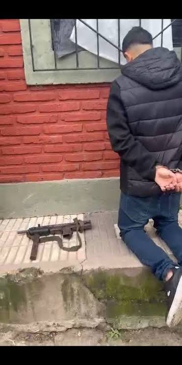 Tucumán: Un adolescente fue demorado con un subfusil de guerra en barrio El Sifón y la Justicia investiga su procedencia