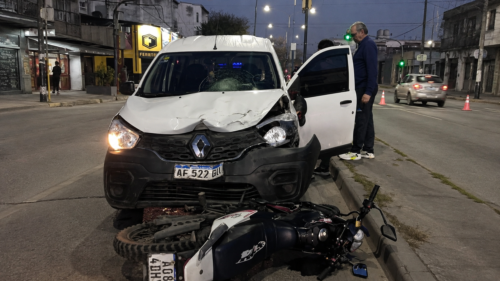 Tucumán: choque entre una camioneta y una moto en avenida Belgrano y Asunción