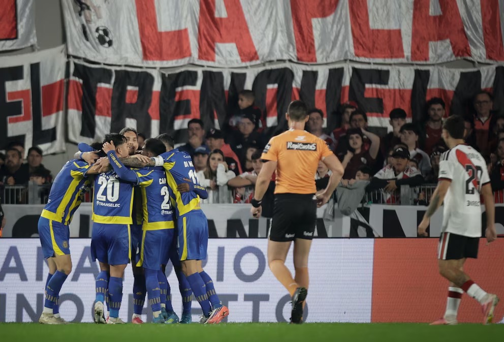 River Plate sumó su quinta derrota consecutiva: perdió con Rosario Central en el Monumental