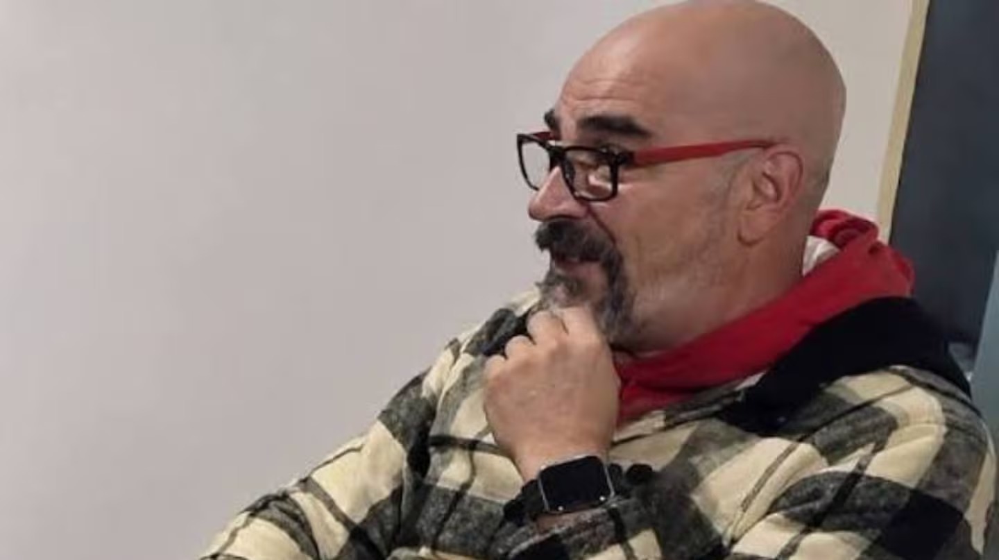 Un periodista murió de un infarto en el estreno de su programa de streaming