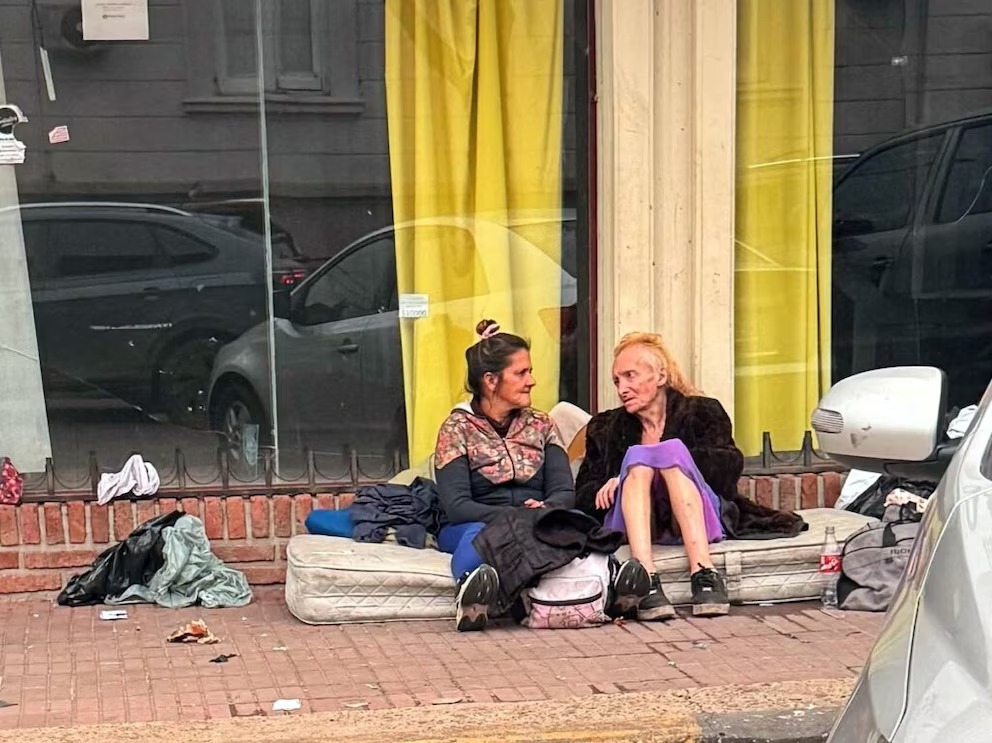 Abandono total: Zulma Lobato fue hallada en situación de calle e intentan contactar a familiares o amigos