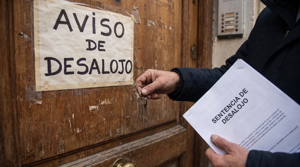 Desalojo “exprés”: qué cambiaría para inquilinos y dueños con el proyecto que tuvo media sanción en la Cámara Alta