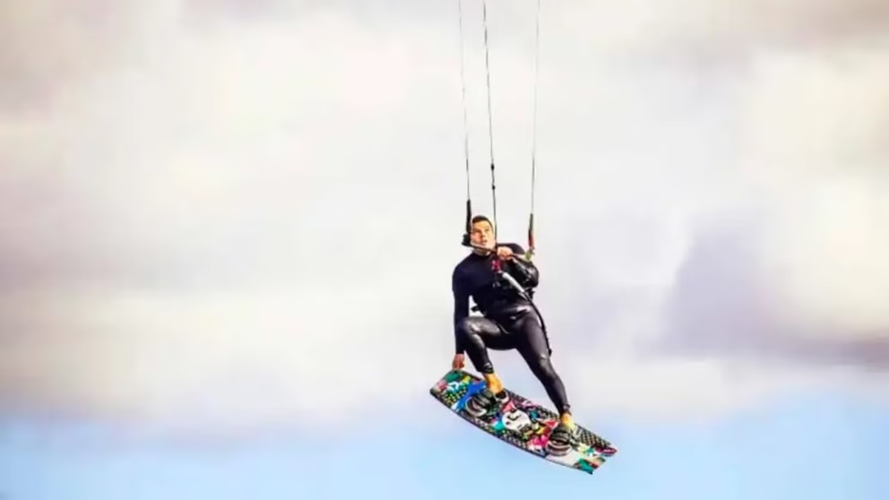 Falleció un joven mientras practicaba kitesurf en una laguna: su novia filmó el último salto antes de la tragedia