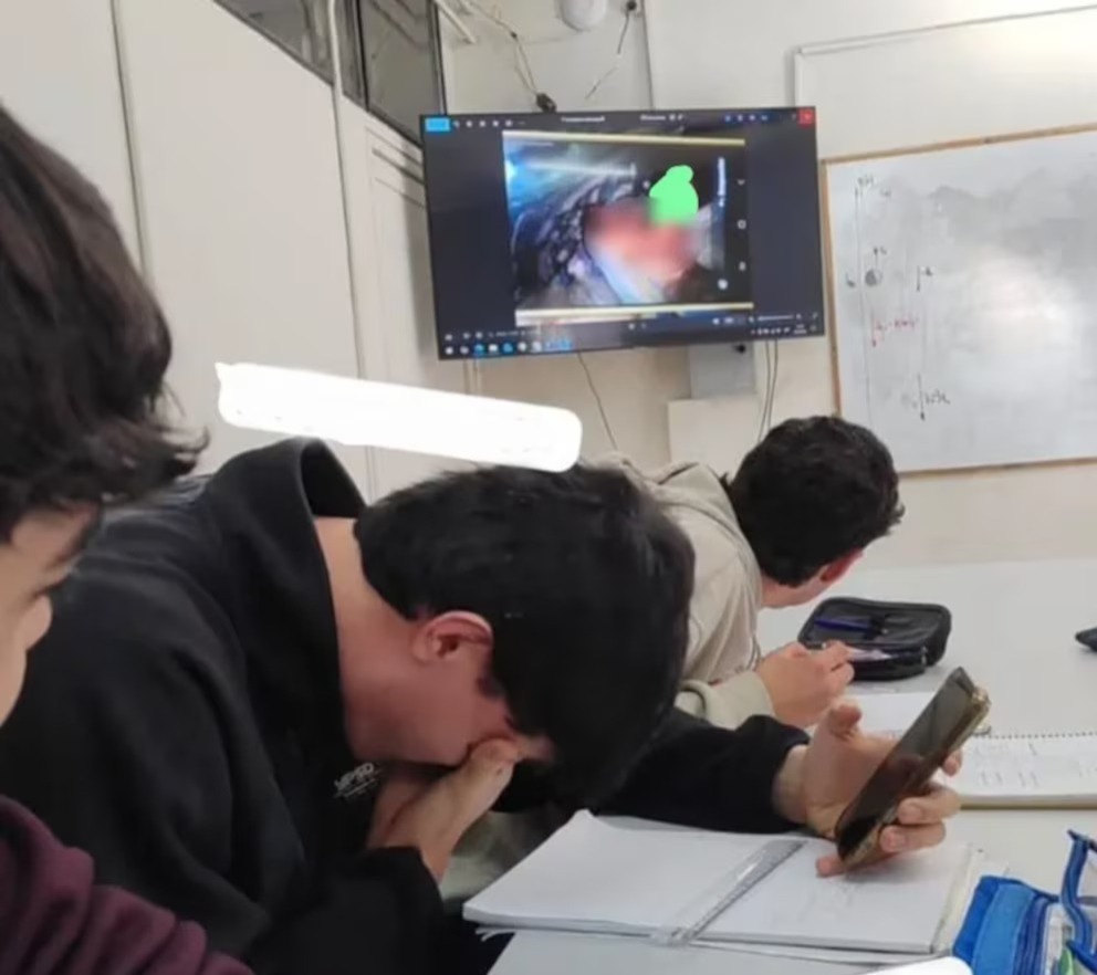 Denuncian que un vicedirector proyectó imágenes sexuales frente a alumnos en una clase y fue apartado