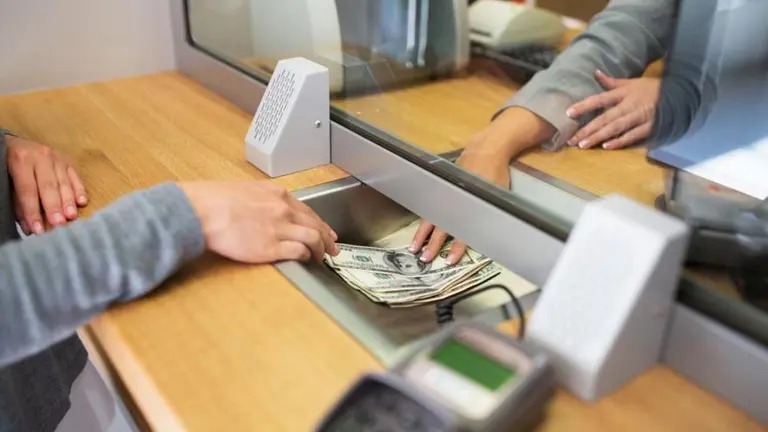 Los empleados bancarios recibieron un nuevo aumento salarial para julio: el inicial bruto quedó establecido en $2.463.757,68