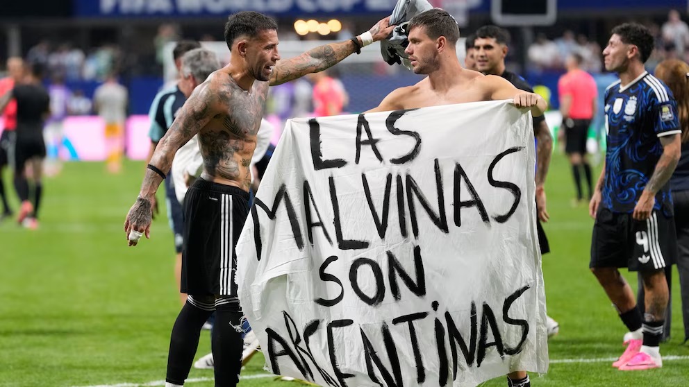 La dura sanción que recibió la Selección por mostrar la bandera de “Las Malvinas son Argentinas” ante Inglaterra en el Mundial