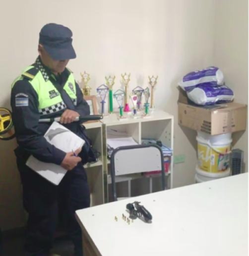 Saltan las alarmas en Tucumán: una alumna llevó un arma de fuego a la escuela en Los Gutiérrez