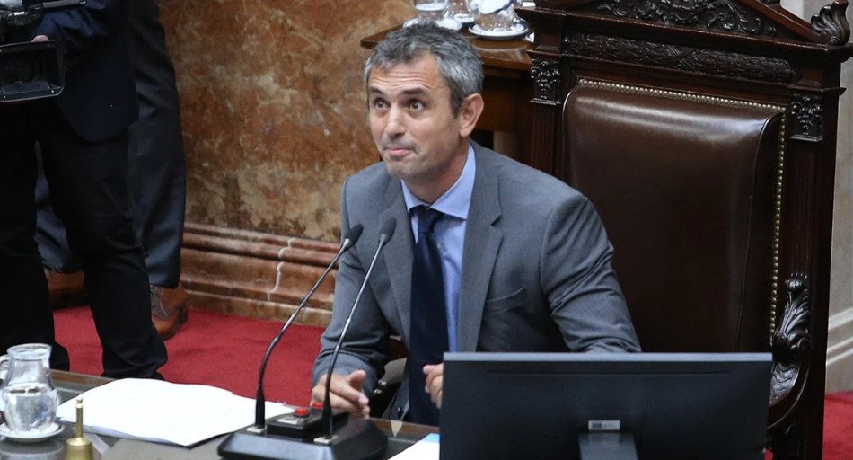 El Gobierno nacional aseguró que la morosidad de las familias comenzó a bajar y cuestionó los proyectos de la oposición
