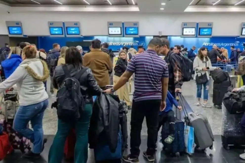 Paros en aeropuertos de todo el país: el Gobierno Nacional intimó a garantizar el 75% de los servicios
