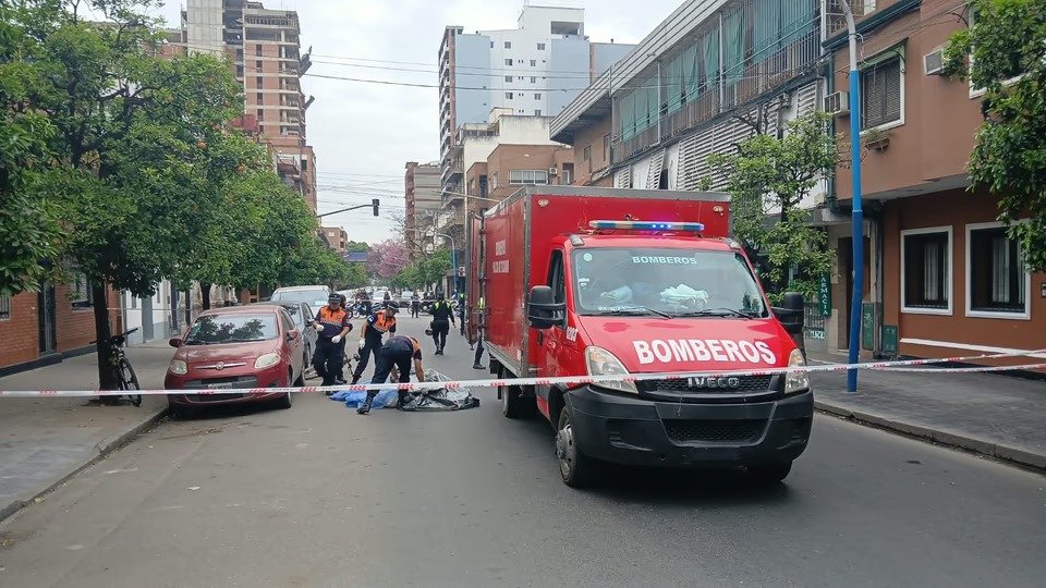 Tragedia en Barrio Sur de SM de Tucumán: un ciclista se descompensó y murió en la calle