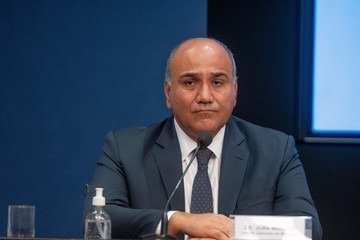 Investigan presuntas maniobras financieras e irregularidades vinculadas al exgobernador tucumano Juan Manzur