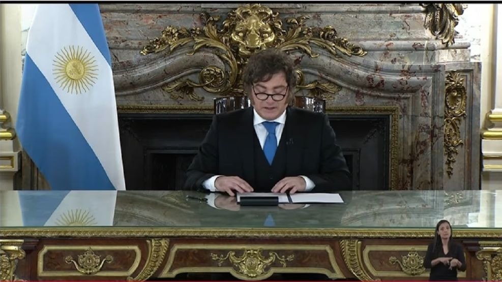 El Gobierno denunció a cinco petroleras por operar en Malvinas y ordenó priorizar la Base Naval en el Presupuesto 2027