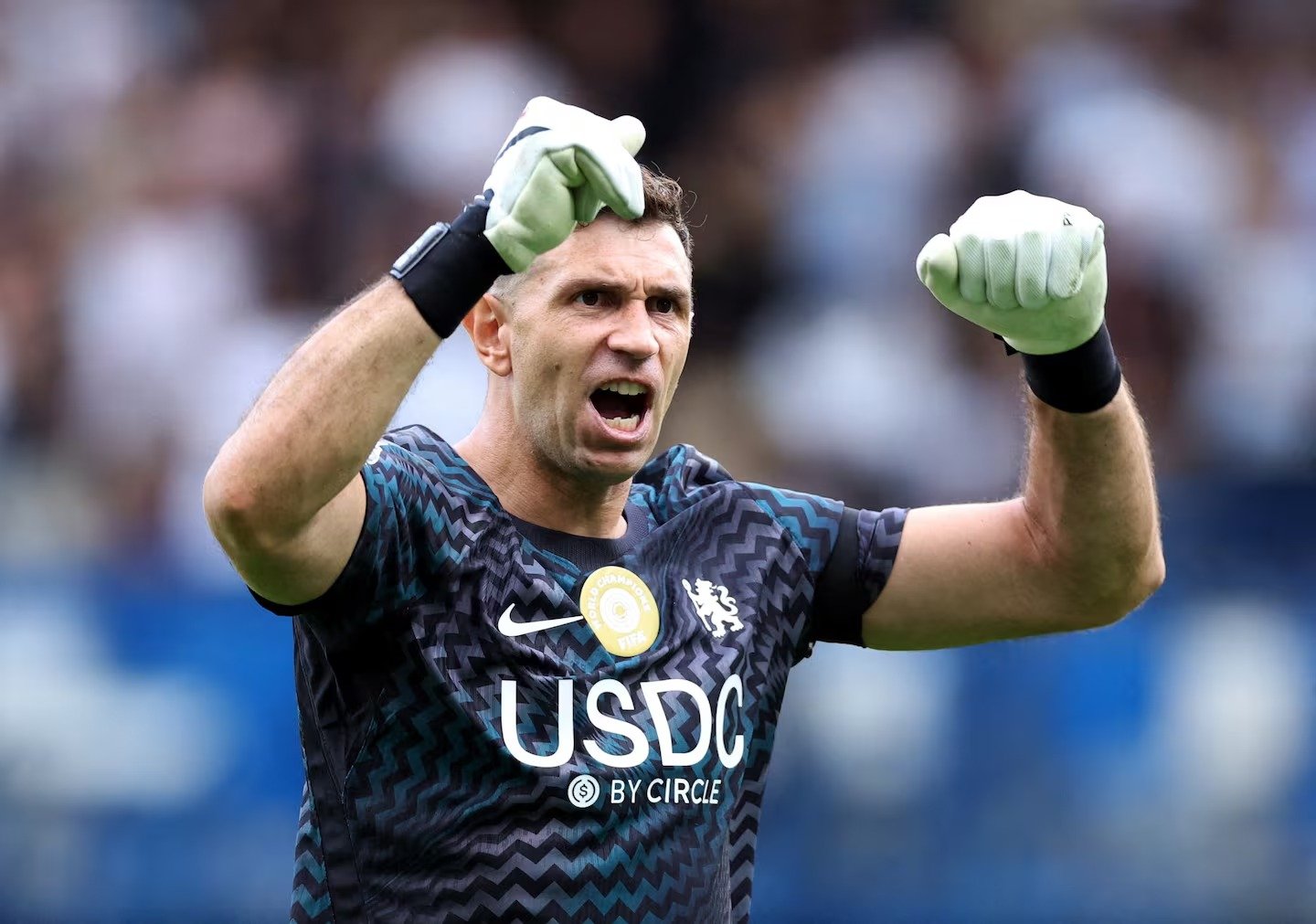 “Dibu” Martínez fue nominado a Mejor Arquero en la Gala del Balón de Oro: contra quiénes competirá