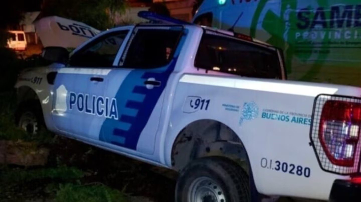 Discutió por celos con su novia, sacó un arma y la mató: baleó a su suegro y está prófugo